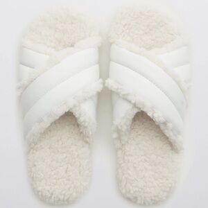 OFFLINE By Aerie Quilted Puffer Slides Size 7